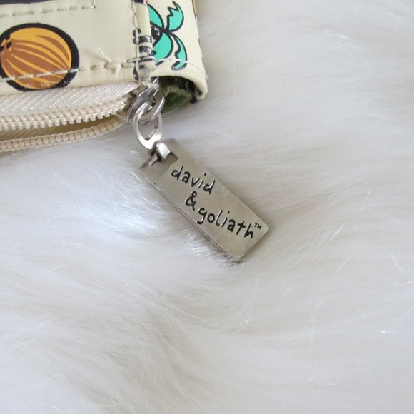 Shake your Coconuts Wallet with Keychain Ring (Retired) - Picture 7 of 10